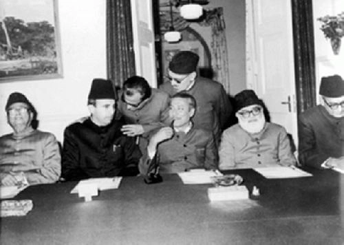 রাজনৈতিক দলগুলোর ধর্মকে ব্যবহার শেখ মুজিব এবং মাওলানা মওদুদী