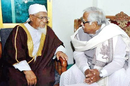 রাজনৈতিক দলগুলোর ধর্মকে ব্যবহার 8 জলিল ও আল্লামা আজিজুল হক