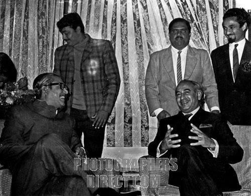রাজনৈতিক দলগুলোর ধর্মকে ব্যবহার 4 ভুট্টোর সাথে মুজিব